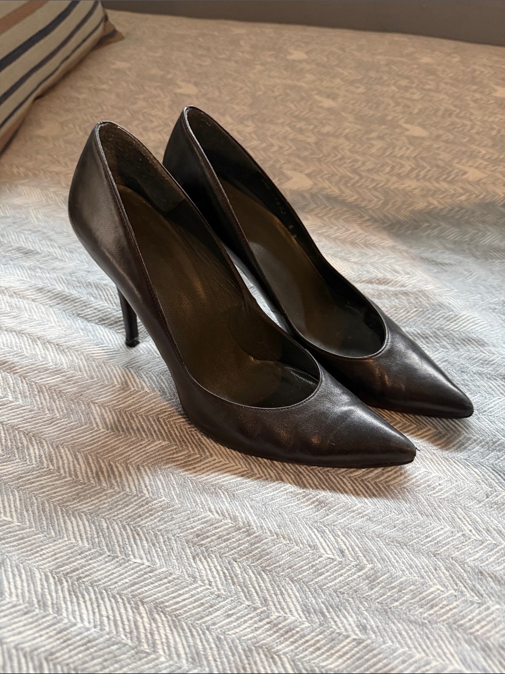 Stuart Weitzman Black Pointed Toe Leather Stiletto Pumps